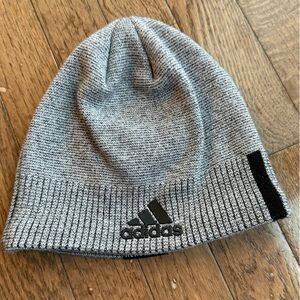 Men’s grey Adidas knit hat